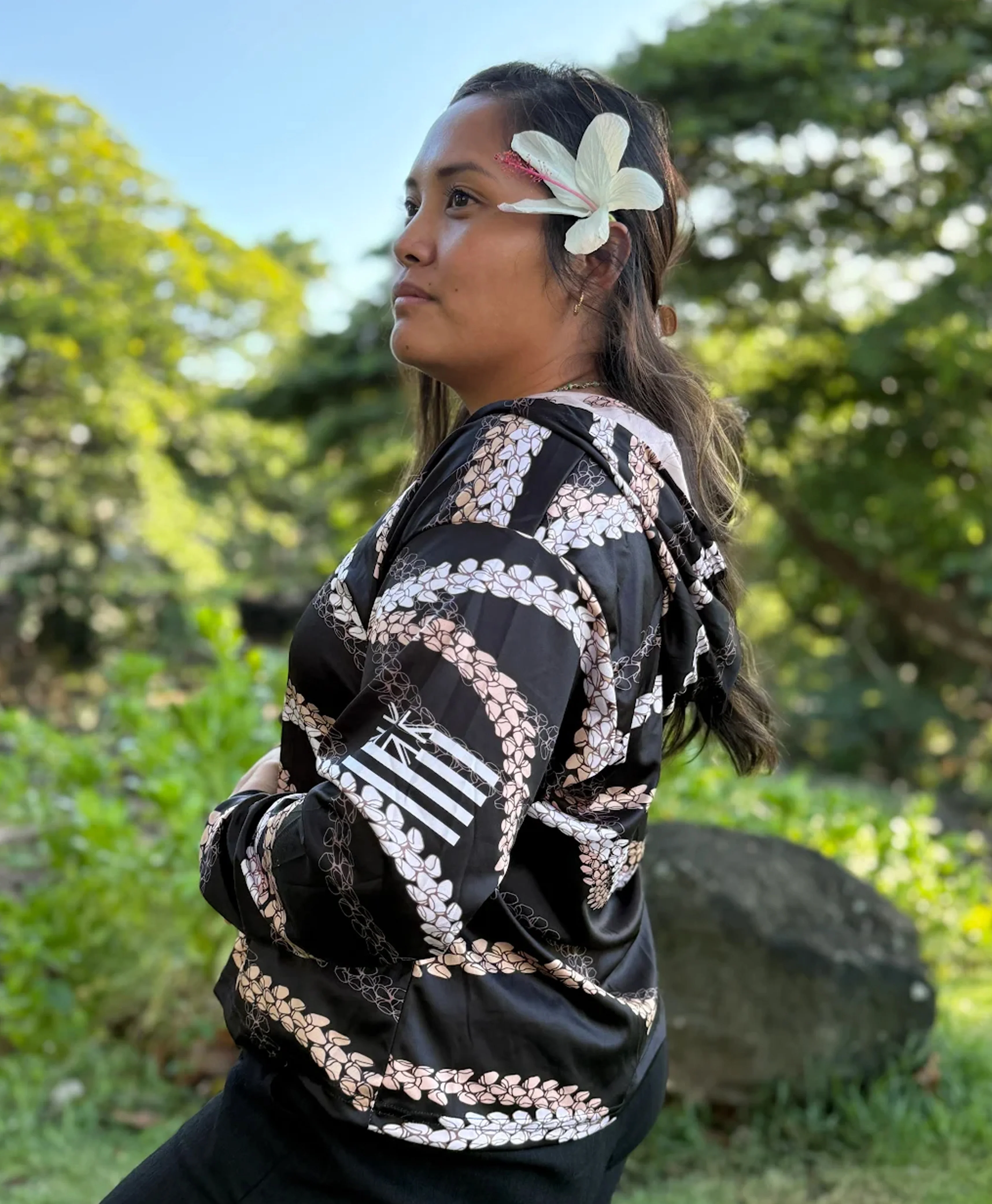Kahelelani Wahine V-Neck Hooded Crop Longsleeve Drifit Black - Image 2