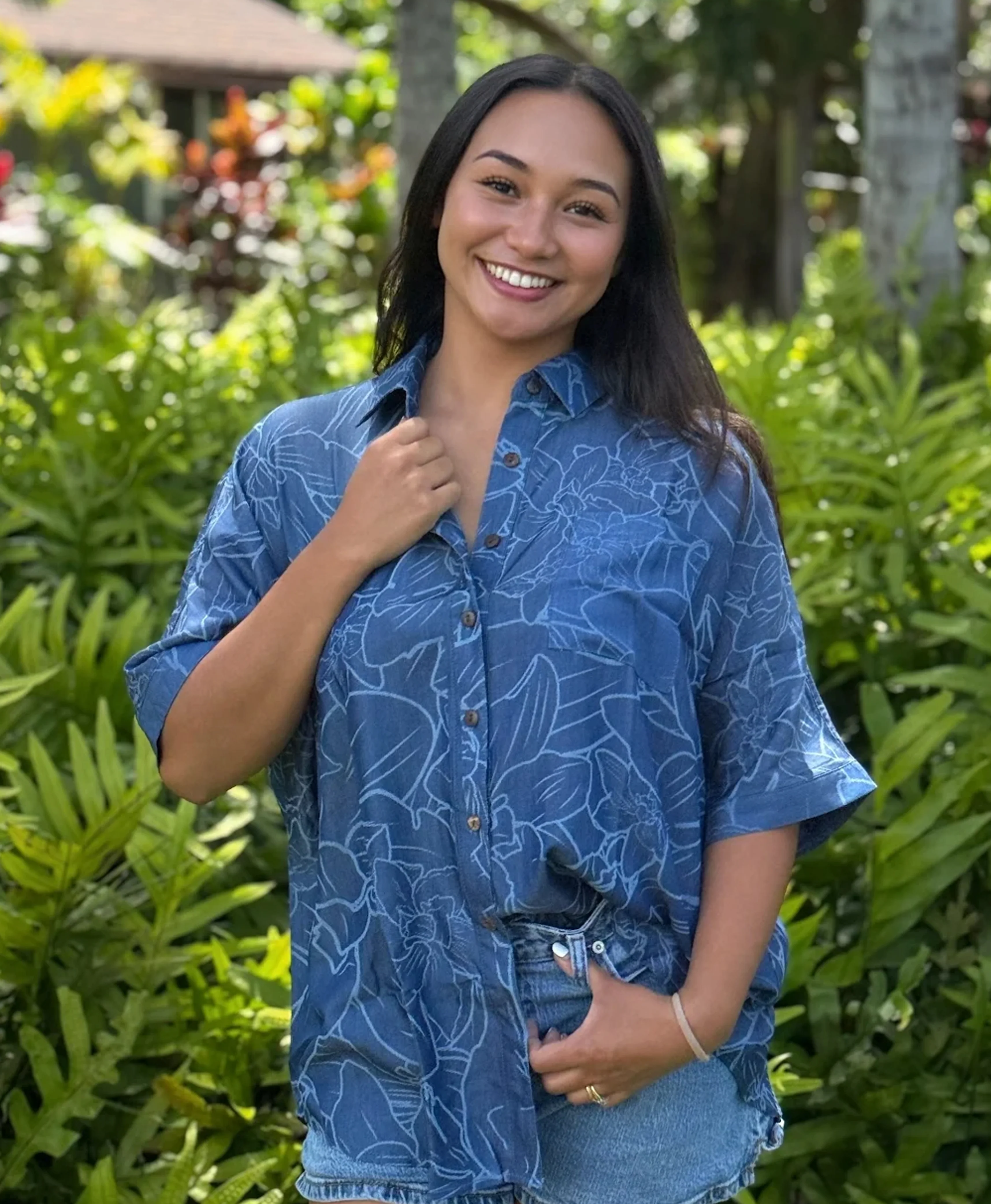 Kiele Wailea Blouse in Dark Chambray - Image 3